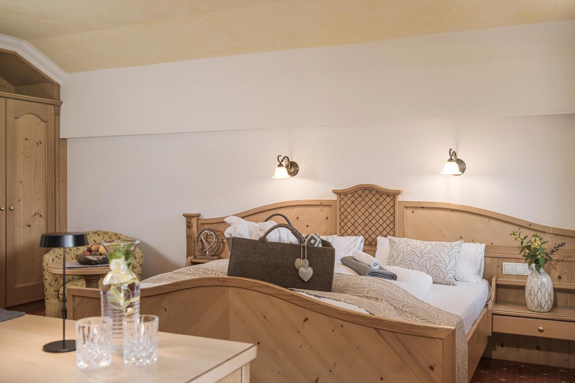 Biohotel Rastbichlhof Neustift im Stubaital Exterior photo
